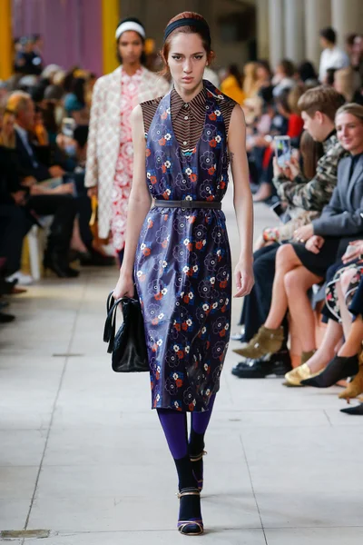Look 19